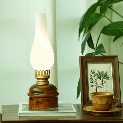 Lighteme Retro-Tischlampe in Petroleumform
