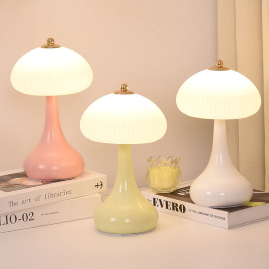 Lighteme Romantische Tischlampe im Creme-Stil