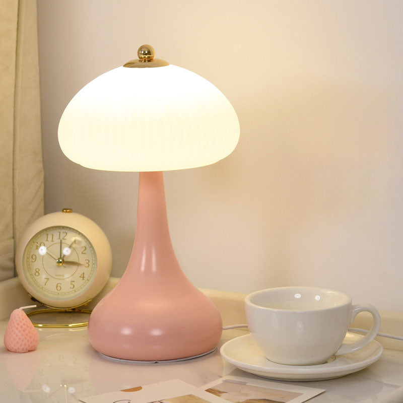 Lighteme Romantische Tischlampe im Creme-Stil