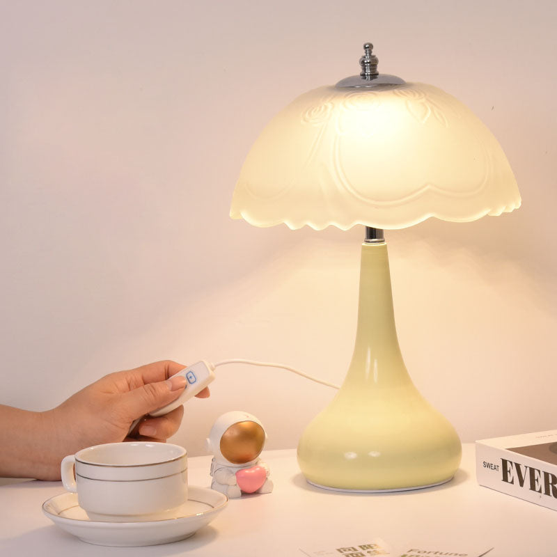 Lighteme Romantische Tischlampe im Creme-Stil