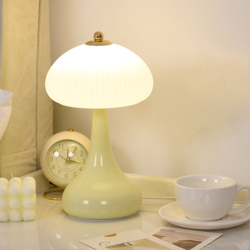 Lighteme Romantische Tischlampe im Creme-Stil