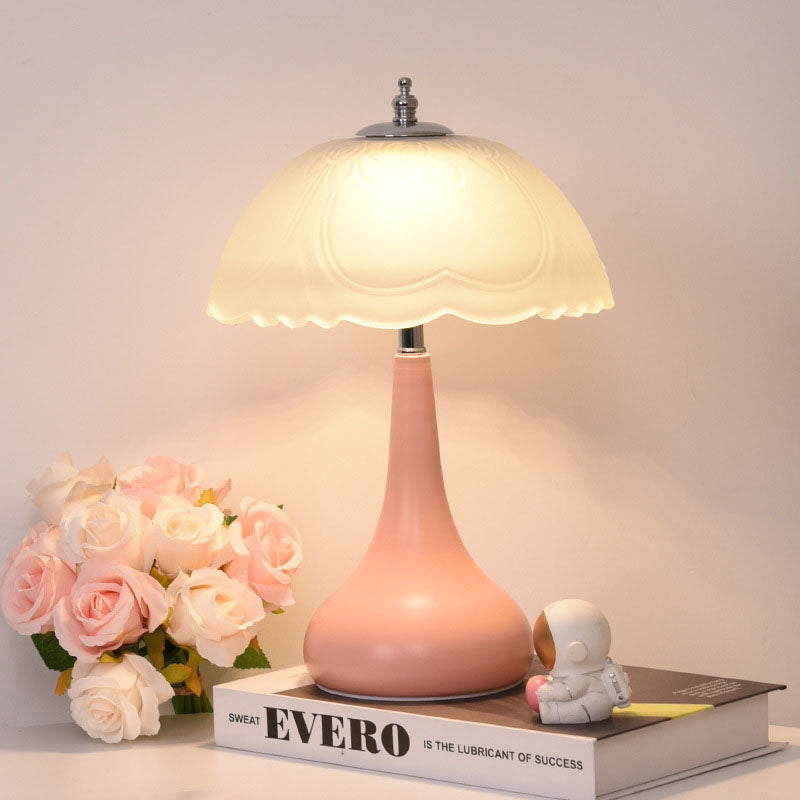 Lighteme Romantische Tischlampe im Creme-Stil