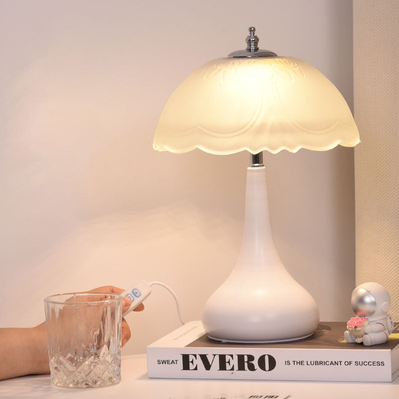 Lighteme Romantische Tischlampe im Creme-Stil