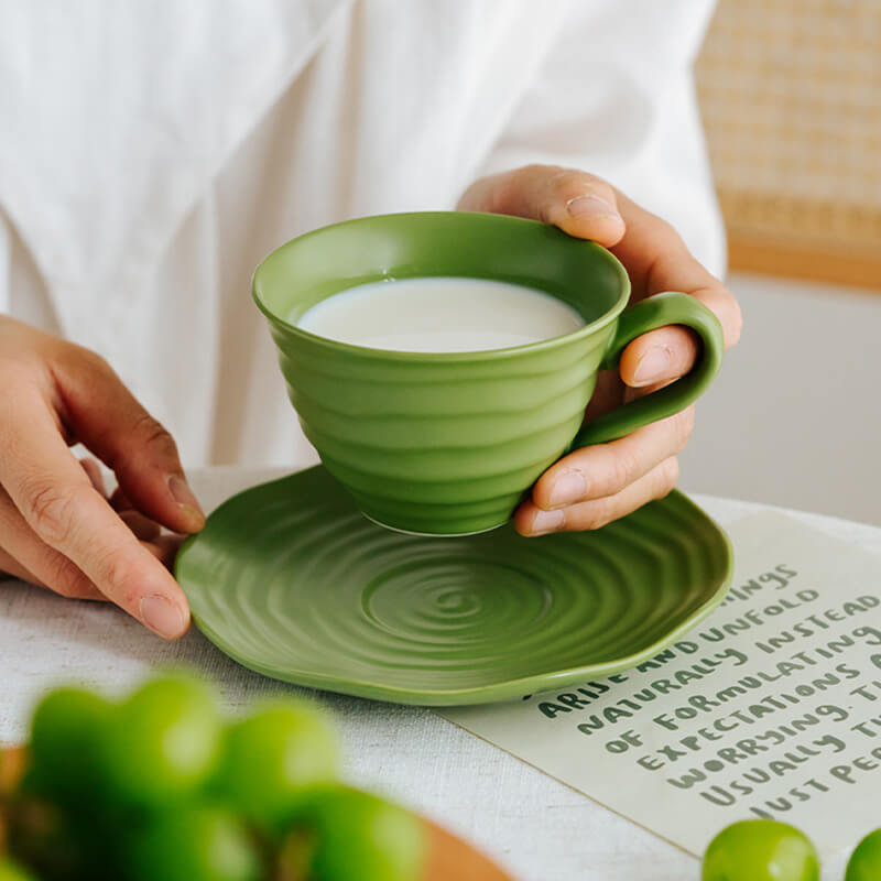 Lighteme Keramiktasse und Untertasse mit Spiralmuster 