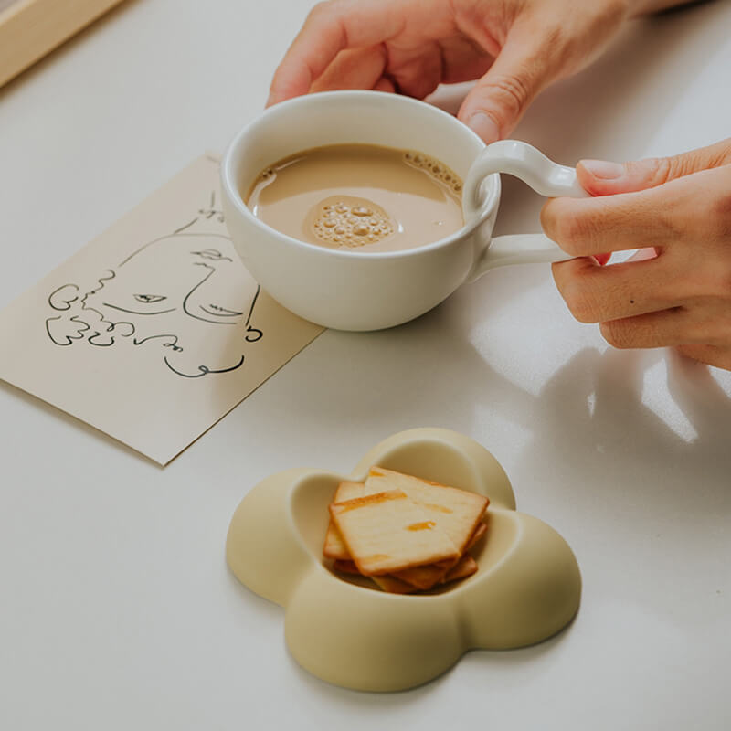 Lighteme Spring Clouds Keramiktasse und Untertasse