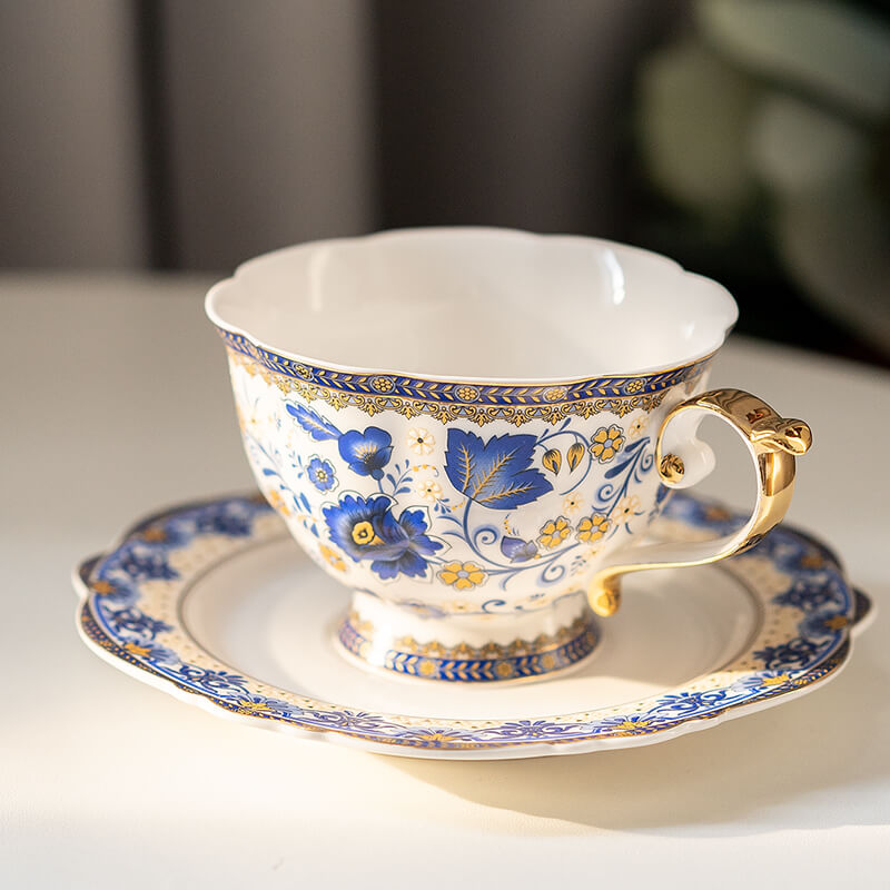 Tasse et soucoupe en porcelaine anglaise à motif floral printanier Lighteme
