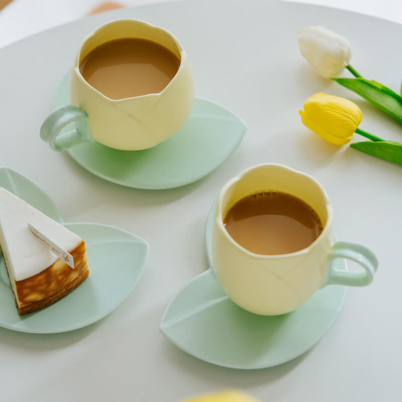 Lighteme Spring Tulip Keramiktasse und Untertasse