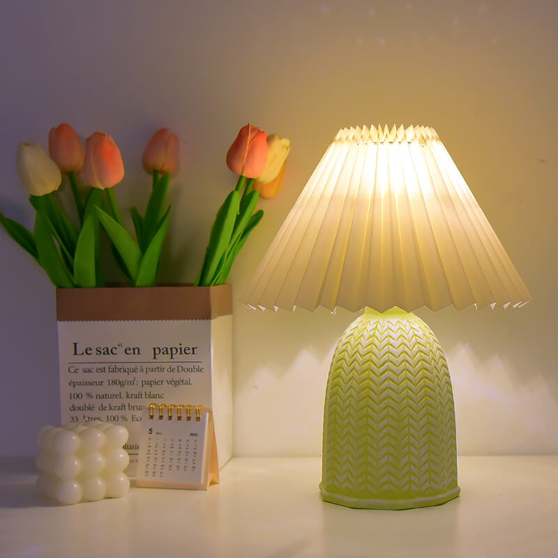 Lampe de table vintage plissée Lighteme