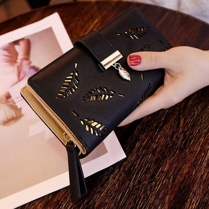 Lighteme – Elegante Clutch mit Blattverzierung