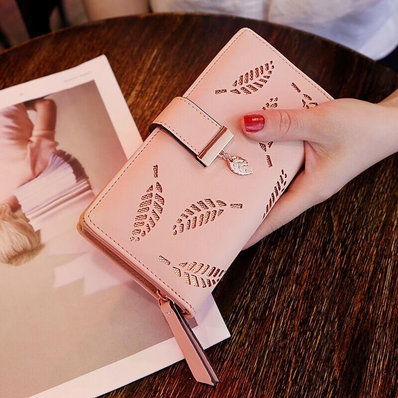 Lighteme – Elegante Clutch mit Blattverzierung