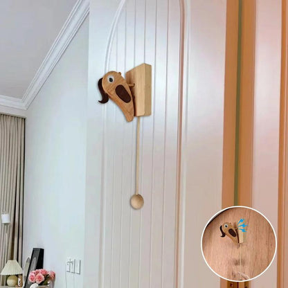 Handgefertigte Türklingel aus Holz von Lighteme in Form eines Spechts