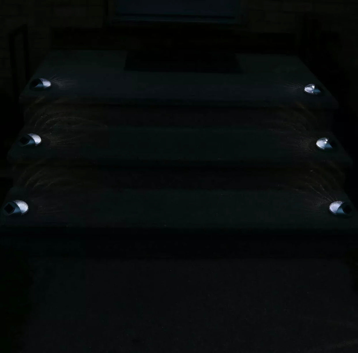 Lighteme Schwarzes Deck Solarbetriebenes LED-Arbeitslicht, 4er-Pack