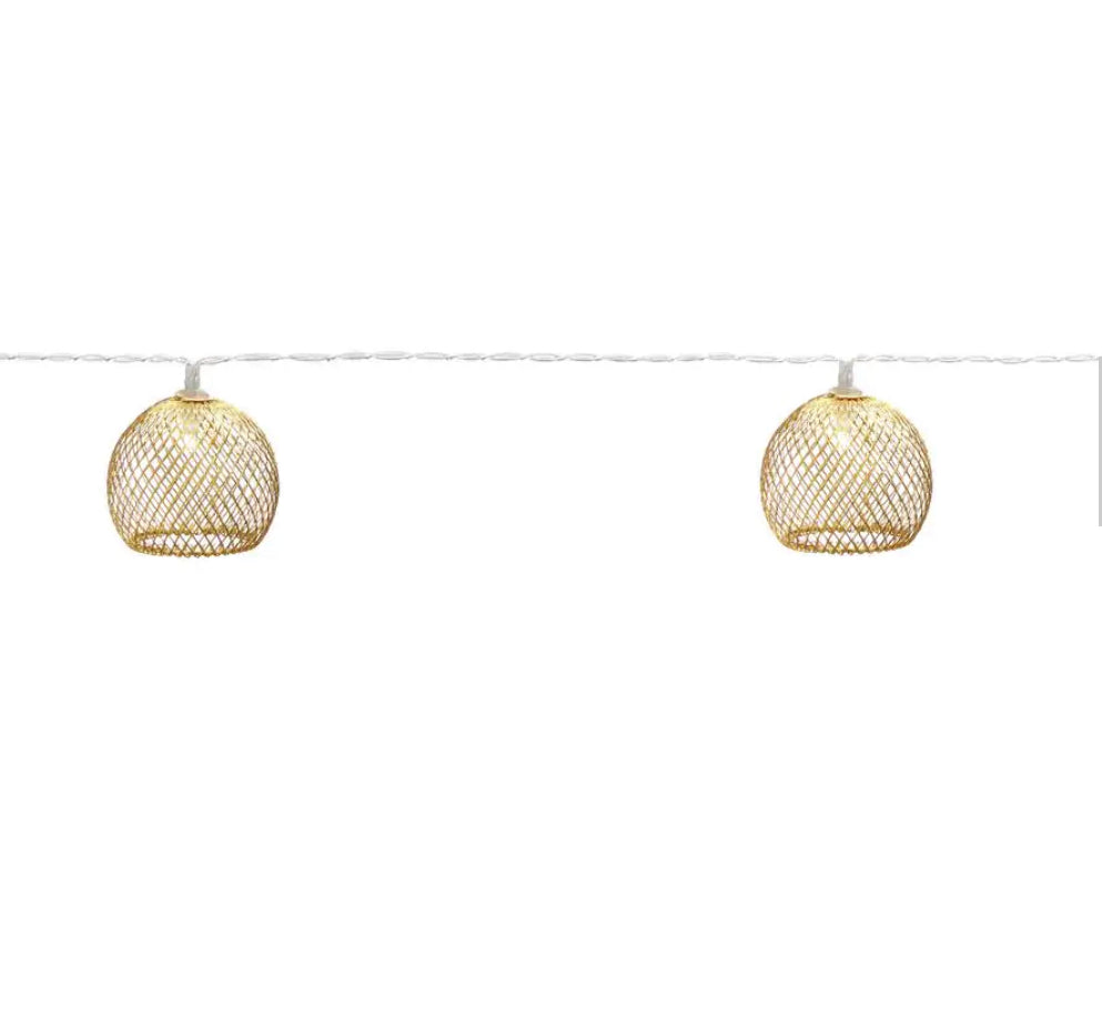 Lighteme Indoor 12 Fuß batteriebetriebene LED-Lichterkette mit integriertem Metall (10 Lichter) 