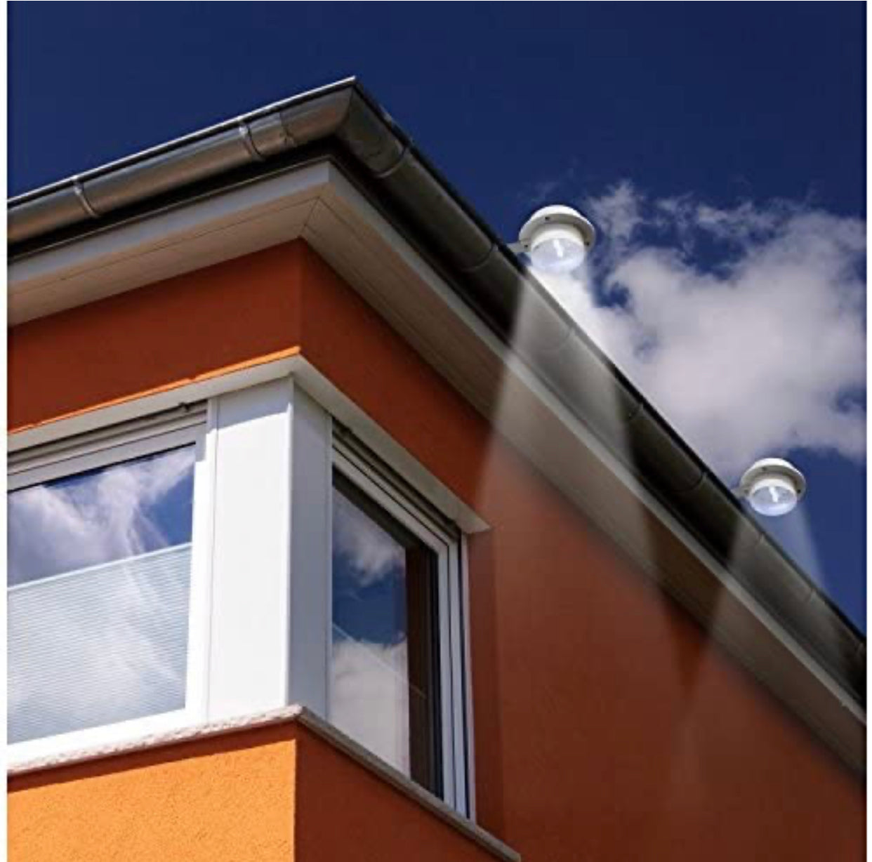 Lighteme Solarbetriebene LED-Zaunleuchte mit Pfostenkappe, 4er-Pack, Schwarz 