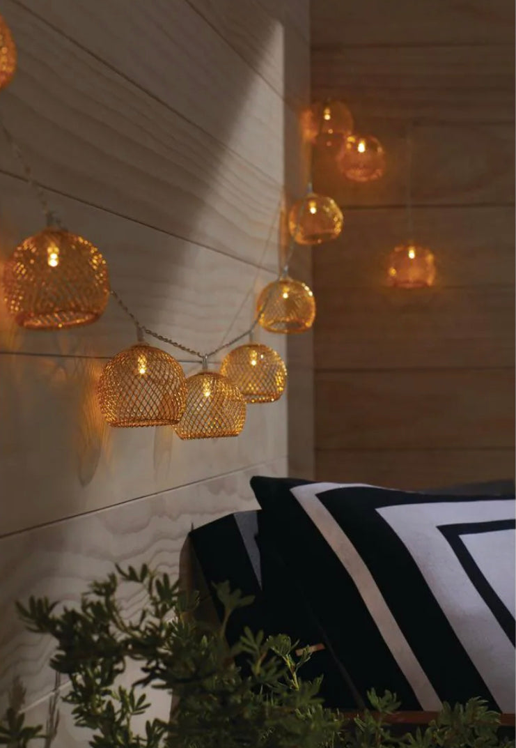 Lighteme Indoor 12 Fuß batteriebetriebene LED-Lichterkette mit integriertem Metall (10 Lichter) 