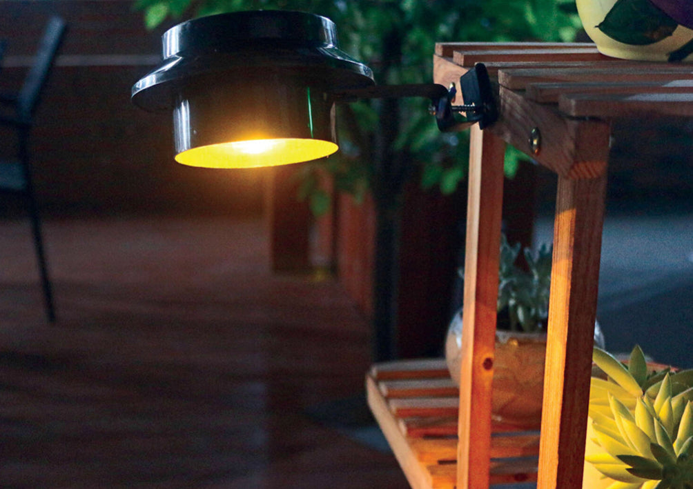 Lighteme Solarbetriebene LED-Zaunleuchte mit Pfostenkappe, 4er-Pack, Schwarz 