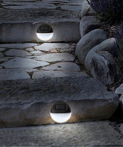 Lighteme Schwarzes Deck Solarbetriebenes LED-Arbeitslicht, 4er-Pack