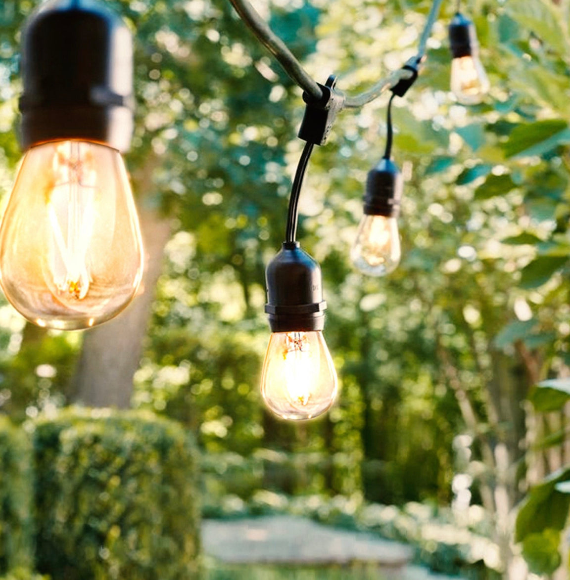 Lighteme 24Ft Plug-In LED-Lichterkette für den Außenbereich, wasserdicht, zum Aufhängen, dimmbare 2W Vintage-Edison-Glühbirnen