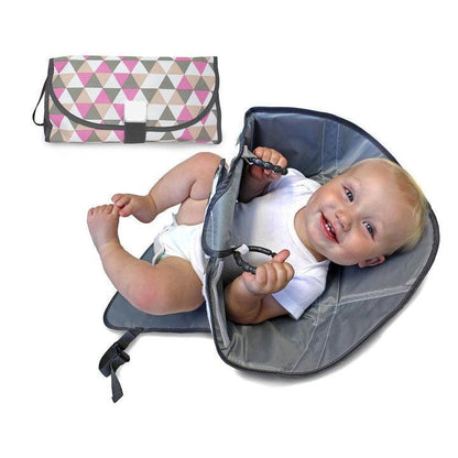 Lighteme No-mess Baby – bietet alle Vorteile eines tragbaren Wickeltisches und eines Windelhalters