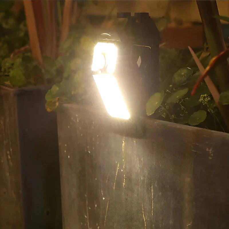 Lampe solaire à pince Lighteme Illuminez votre espace extérieur sans effort !
